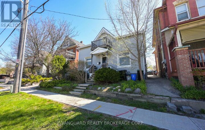 Property Photo:  103 Mulcaster Street 1  ON L4M 3M7 