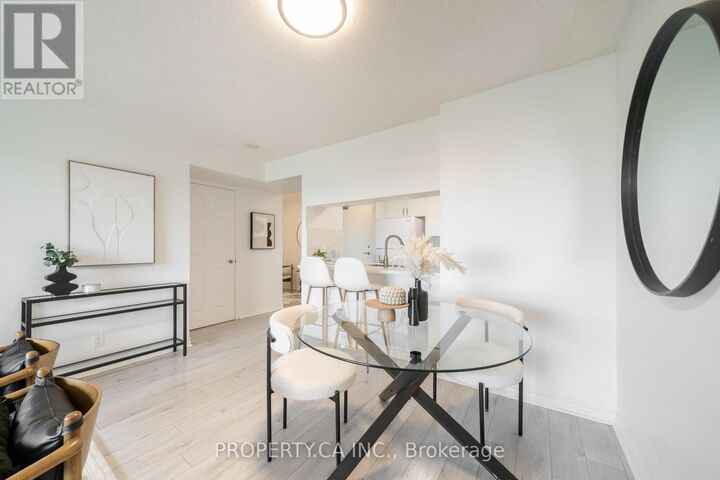 Property Photo: 18 Mondeo Drive 1422 ON M1P 5C8