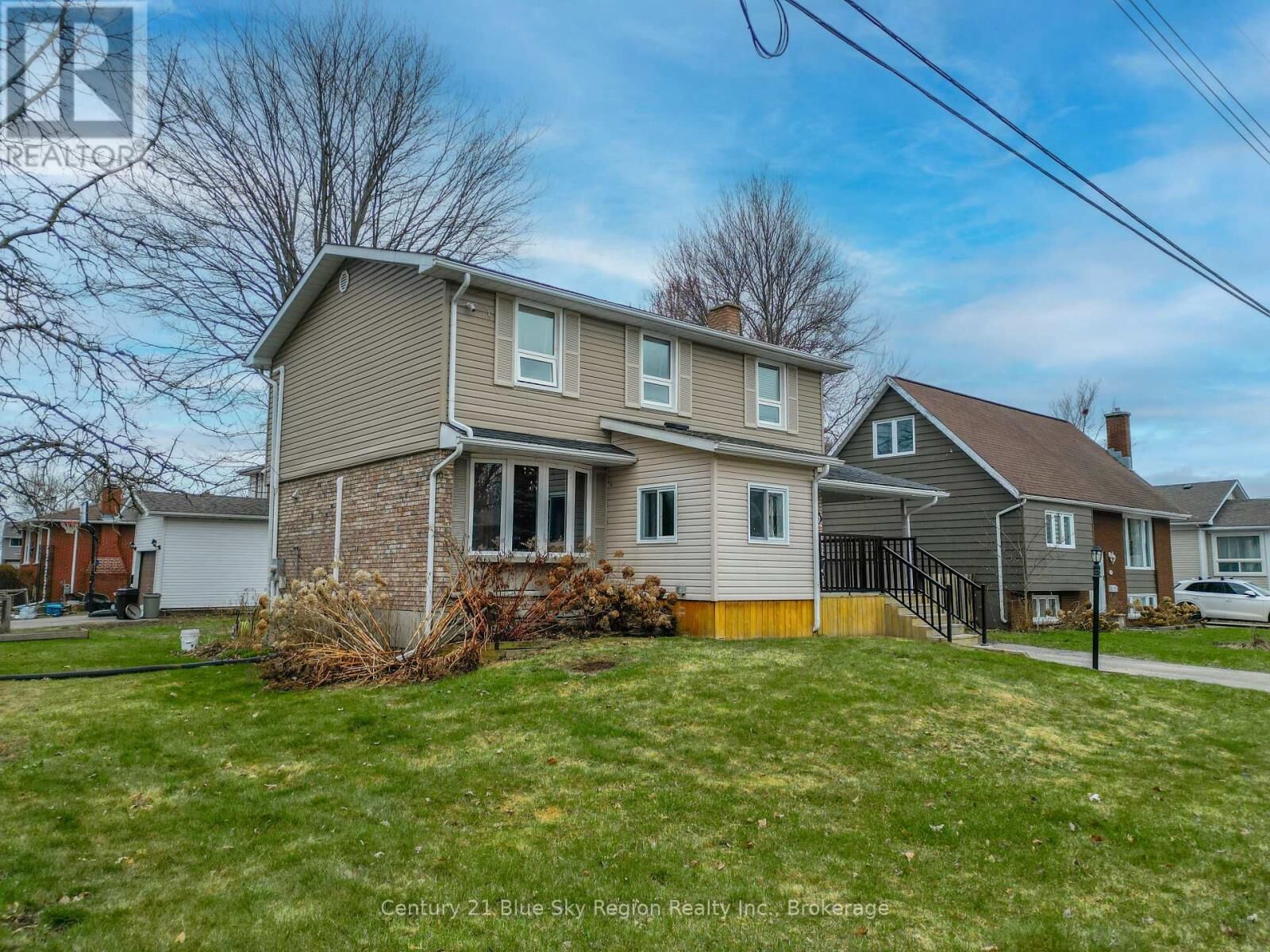 Property Photo:  25 Rowe Avenue  ON P1A 1W8 