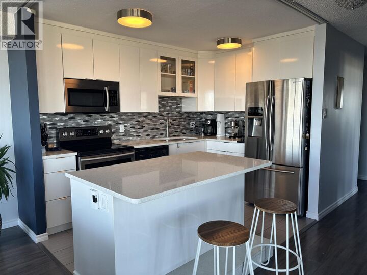 Property Photo:  6540 Burlington Avenue 1903  BC V5H 4G3 