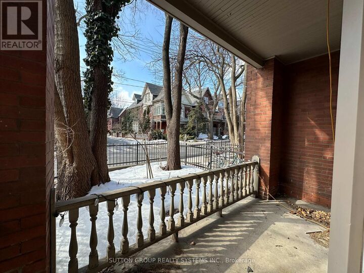 Property Photo: 237 Dovercourt Road B ON M6S 3G5