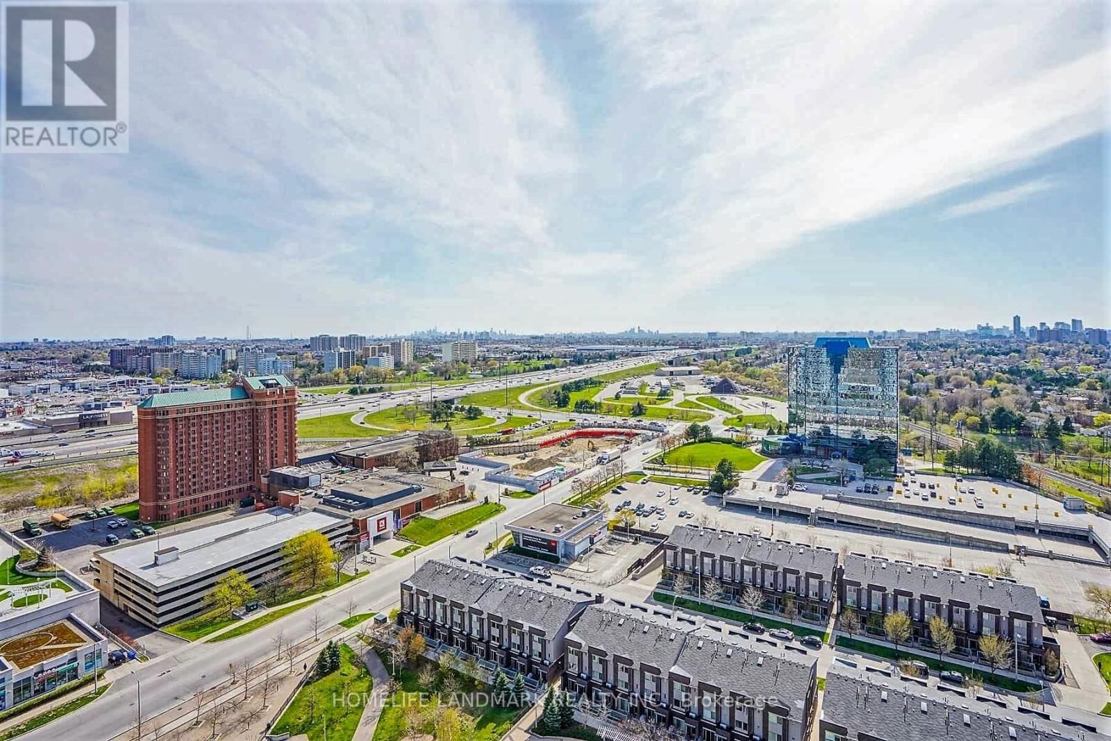 Property Photo:  181 Village Green Square 2216  ON M1S 0K6 