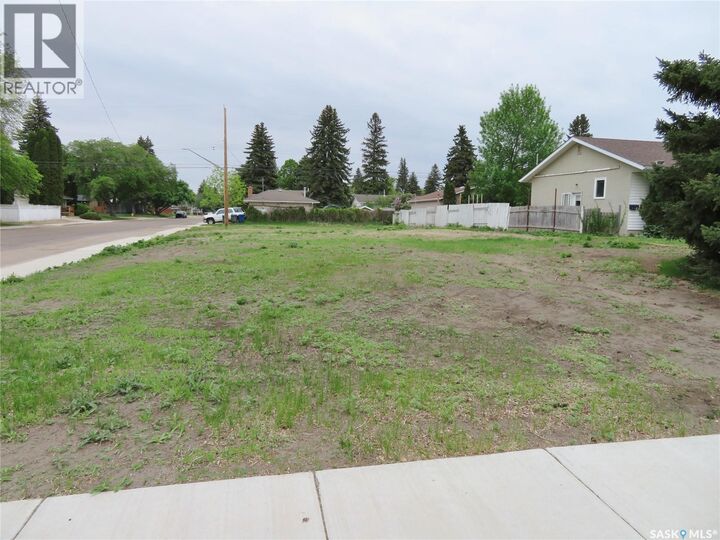 Property Photo:  2301 McKinnon Avenue S  SK S7J 1N7 