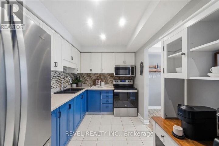 Property Photo:  87 Thorp Crescent  ON L1T 3T4 