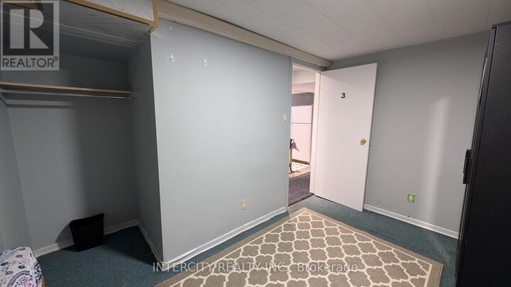 Property Photo: 56 Caracas Road Room 3 ON M2K 1B1