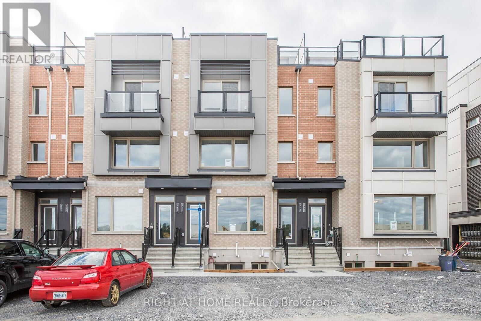 Property Photo: 561 Ozawa Private ON K1K 5G8