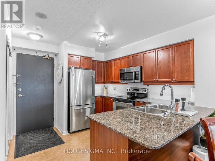 Property Photo:  185 Oneida Crescent 1109  ON L4B 0B1 