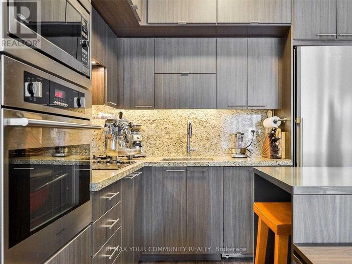 Property Photo: 120 Harrison Garden Boulevard 533 ON M2N 0H1