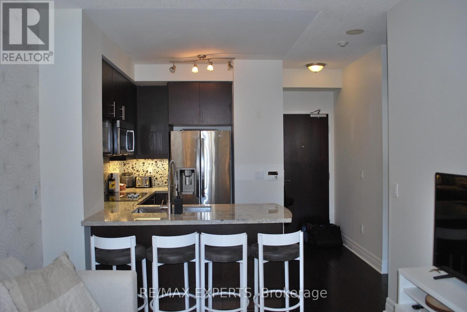 Property Photo:  35 Balmuto Street 803  ON M4Y 0A3 
