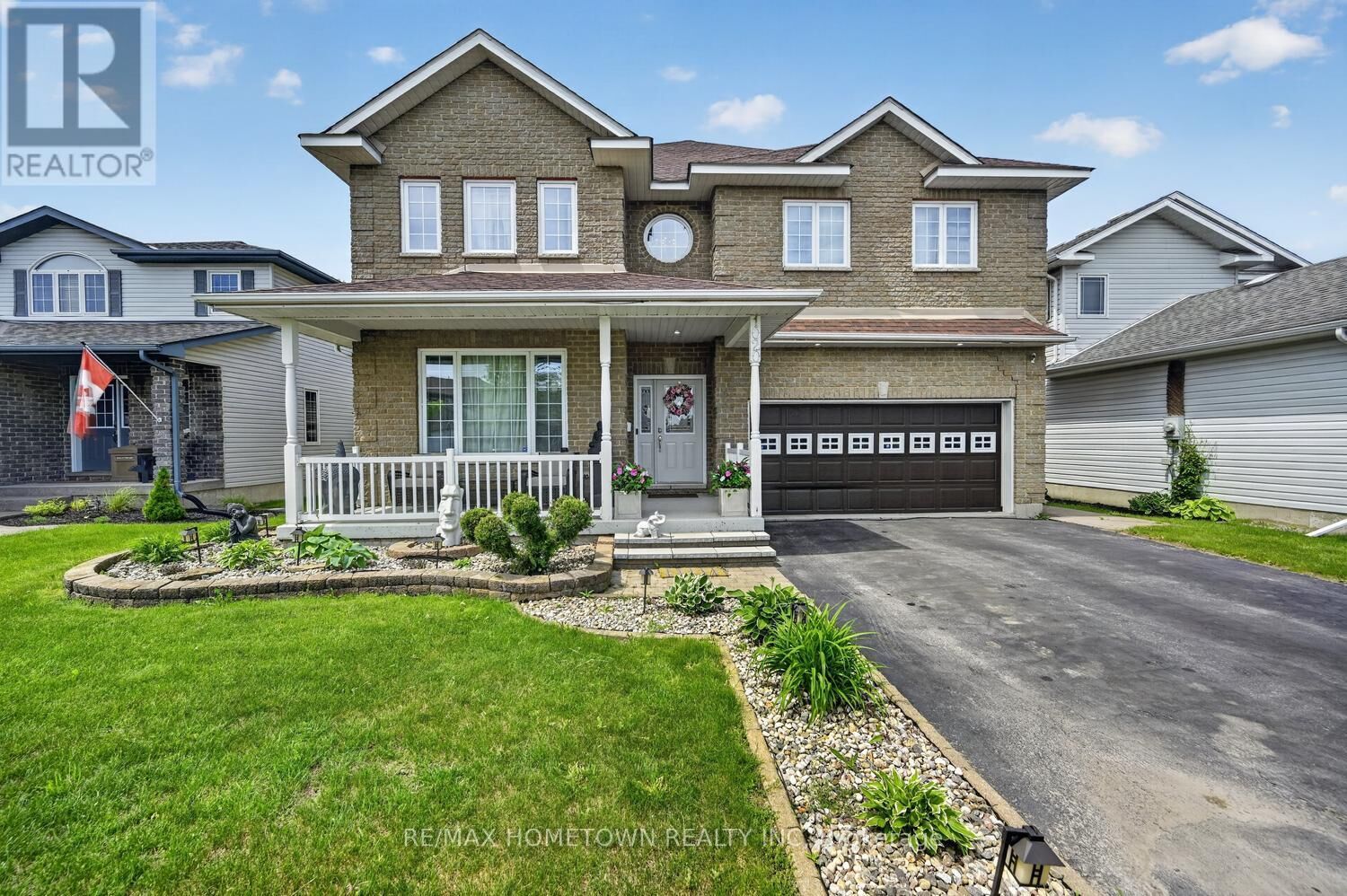 Property Photo: 1020 Crestwood Drive ON K6V 7N1