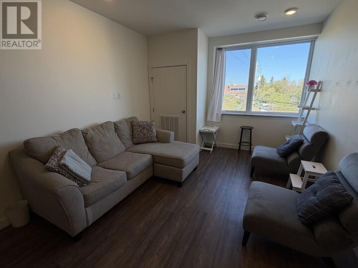 Property Photo:  96 High St N  ON P7A 5R3 