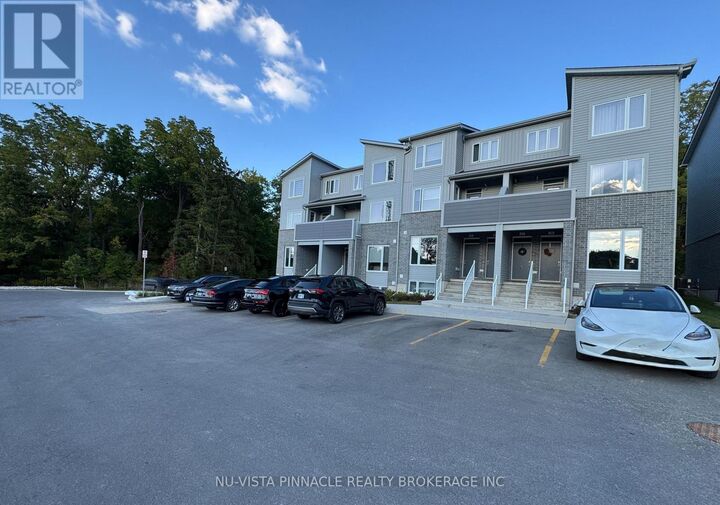 Property Photo: 990 Deveron Crescent 43 ON N5Z 0B7