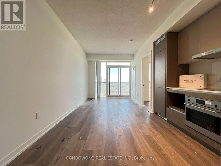 Property Photo:  28 Interchange Way 2606  ON L4K 0P8 