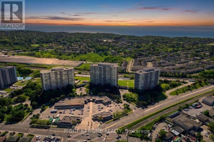 Property Photo:  3 Greystone Walk Drive 2027  ON M1K 5J4 