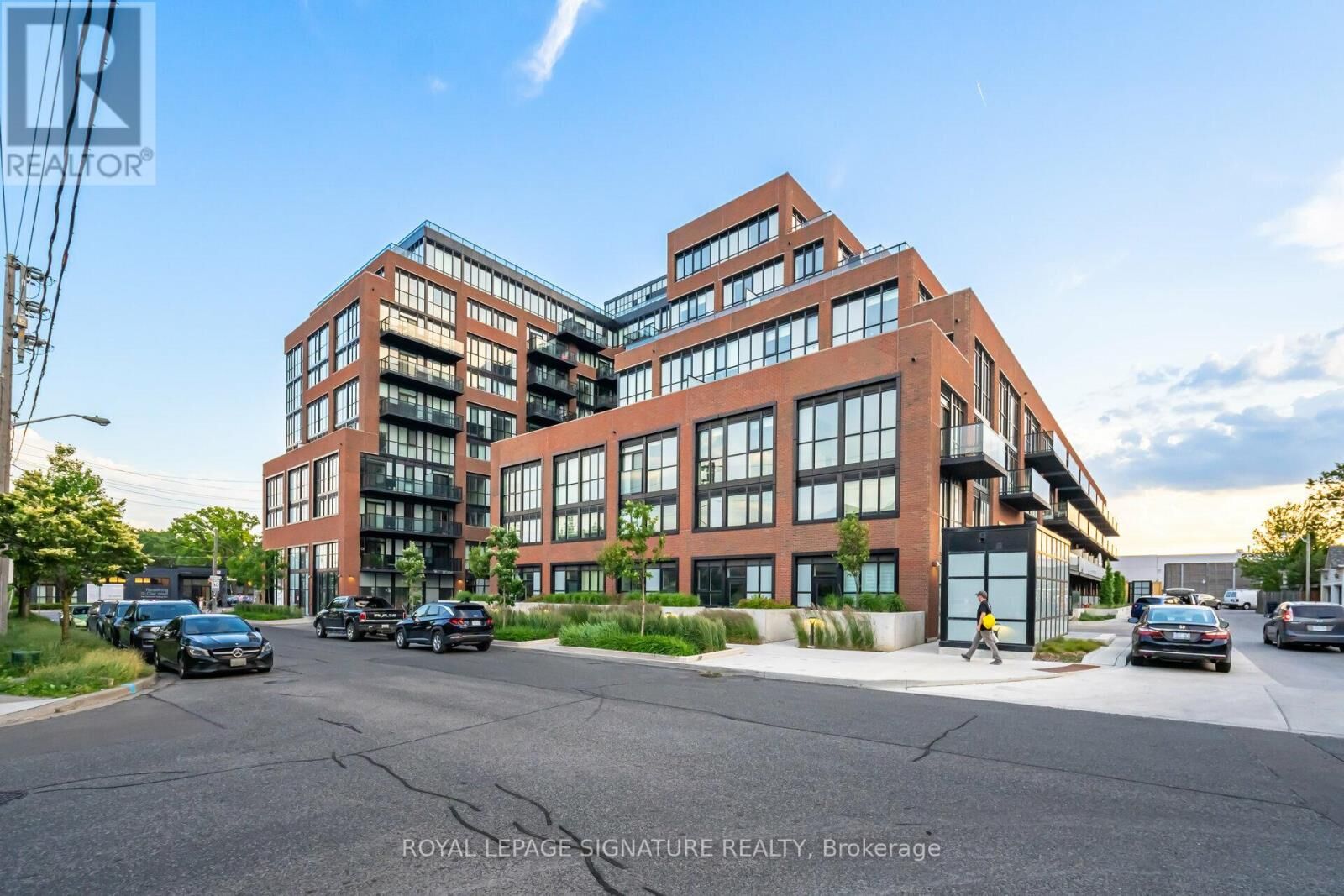 Property Photo: 2300 St. Clair Avenue West 815 ON M6N 0B3