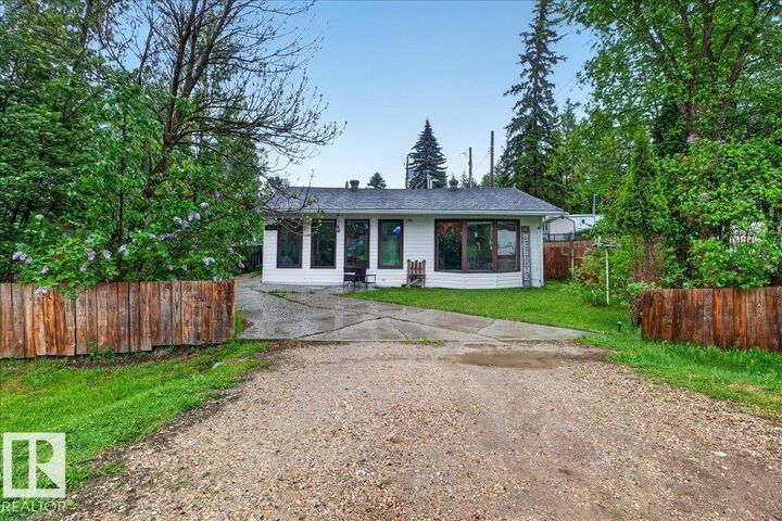 Property Photo: 1311 Park Cr AB T0E 0A2