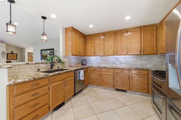 Property Photo: 16690 Ridgewood Dr CA 95370