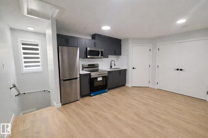 Property Photo: 137 29 Street SW Garage AB T6X 3E2