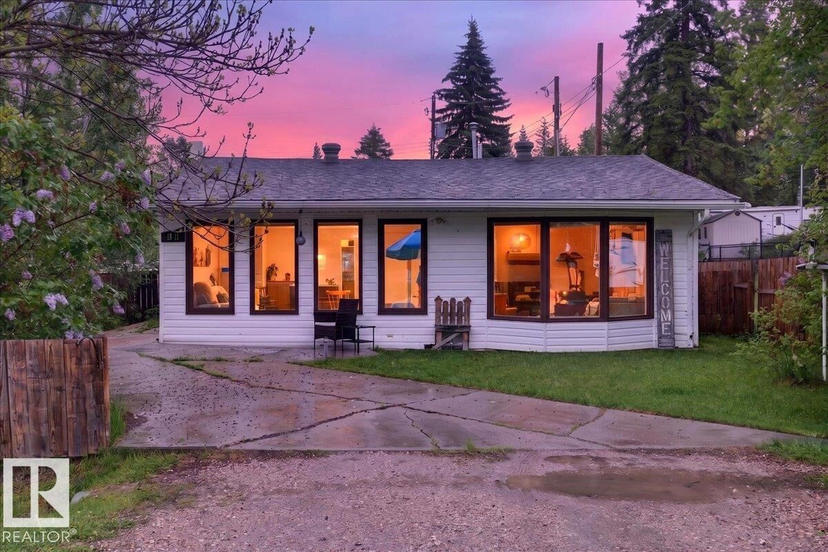Property Photo: 1311 Park Crescent AB T0E 0A2