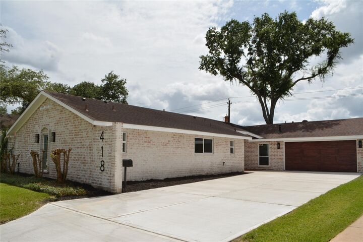 Property Photo:  418 Briar Hill Drive  TX 77042 