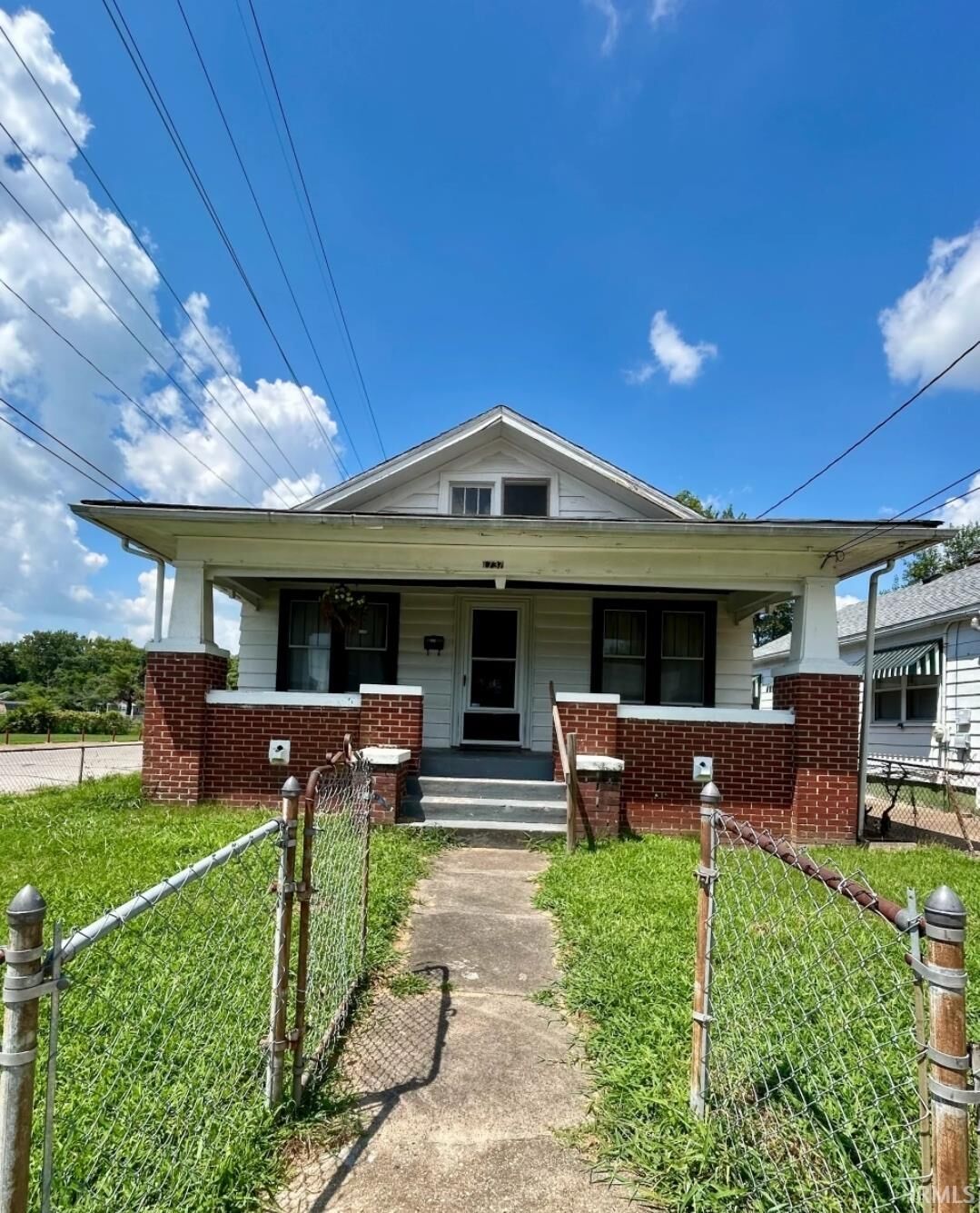 Property Photo: 1737 S Bedford Avenue IN 47713