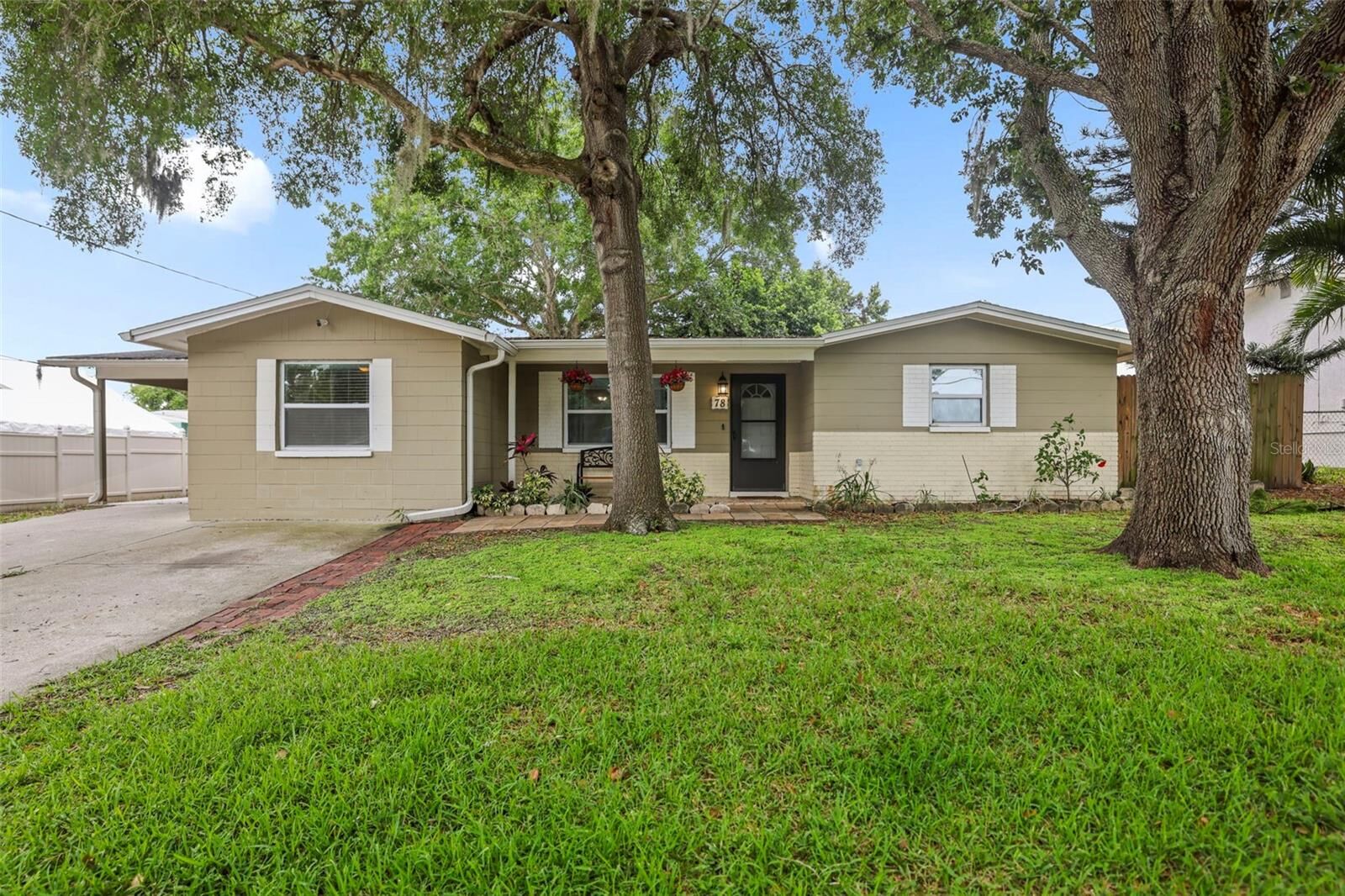 Property Photo:  78 Maple Avenue  FL 34684 