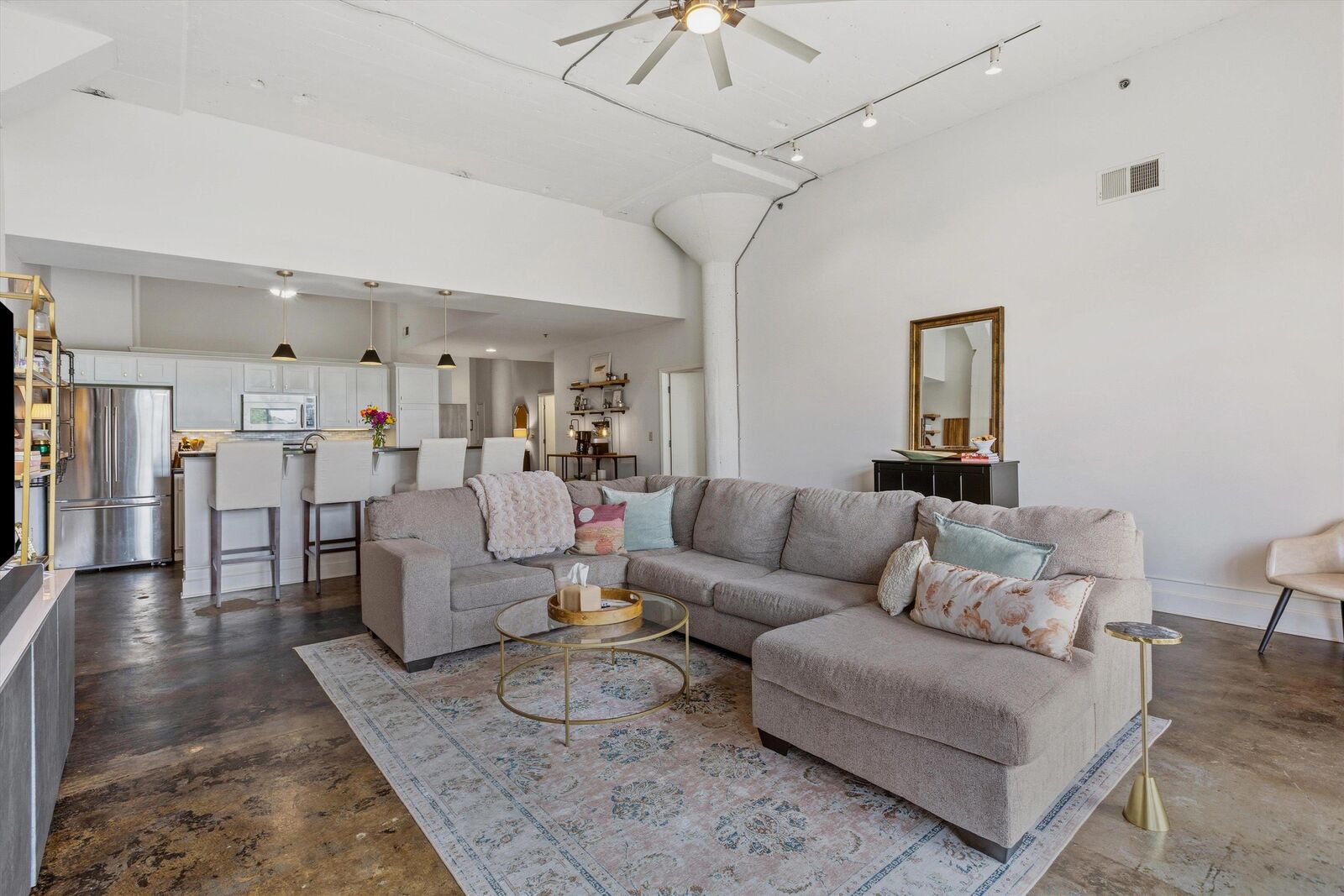 Property Photo:  648 Riverside Dr 204  TN 38103 