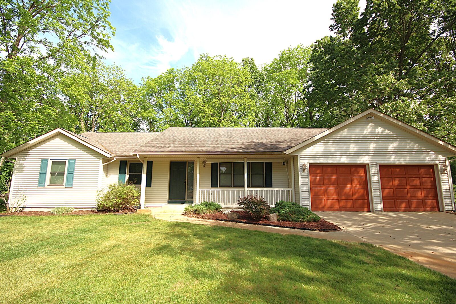 Property Photo:  52201 Pine Tree Lane  MI 49093 
