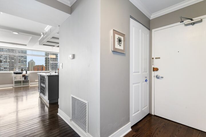 Property Photo:  6301 N Sheridan Road 10G  IL 60660 
