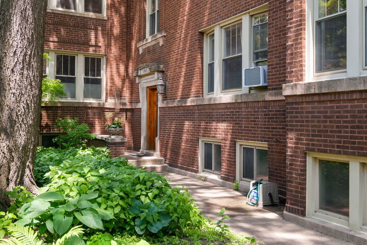 Property Photo:  1442 W Summerdale Avenue 2  IL 60640 