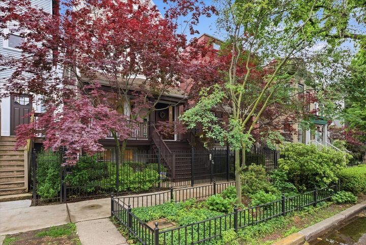 Property Photo:  1327 W Barry Street  IL 60657 