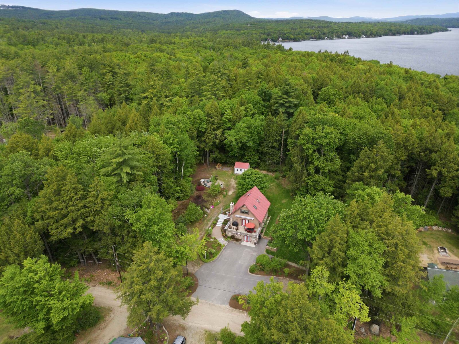 Property Photo:  16 Hemlock Avenue  NH 03269 