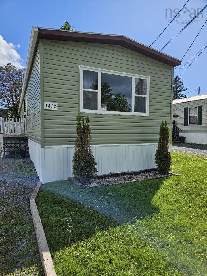 1410 Duck Pond Drive — photo 1