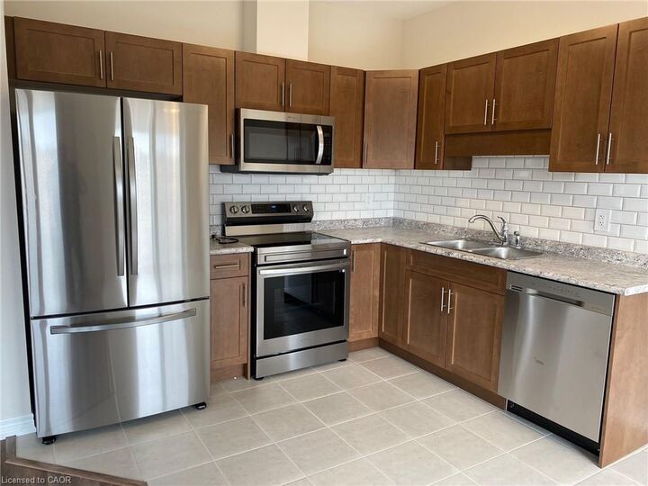 Property Photo:  87 Sycamore Street  ON L3C 0H8 