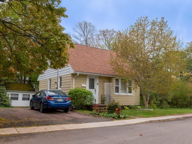 Property Photo:  8 Alexander Drive  PE C1A 4Z7 