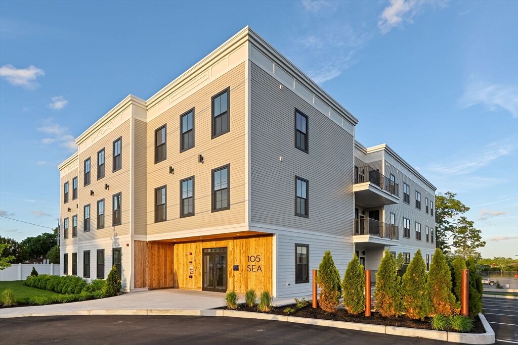 Property Photo:  105 Sea Street 104  MA 02169 