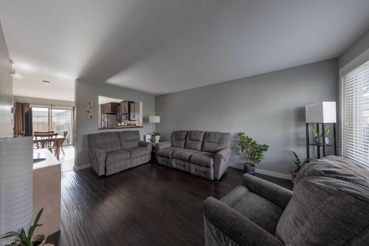 Property Photo: 4260 41 Street 4 SK S9V 2J2