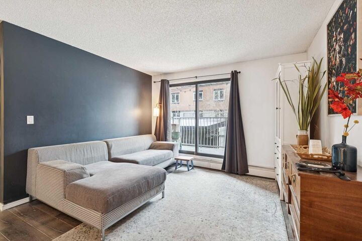 Property Photo: 835 19 Avenue SW 106 AB T2T 0H6