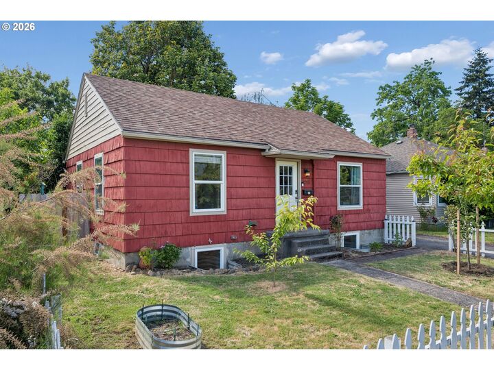 Property Photo:  1215 NE 81st Ave  OR 97213 