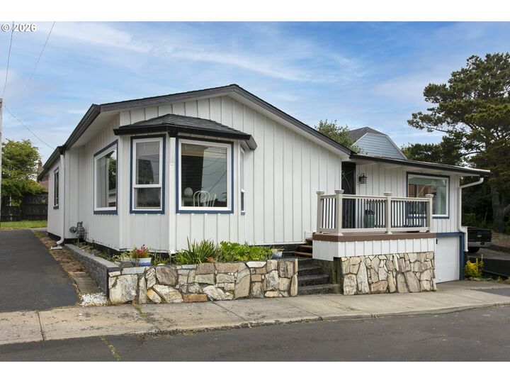Property Photo:  144 6th Ave  OR 97138 
