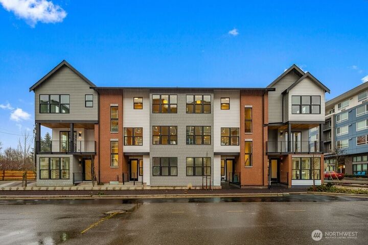 Property Photo:  691  NW Locust St (Homesite #11)  WA 98027 