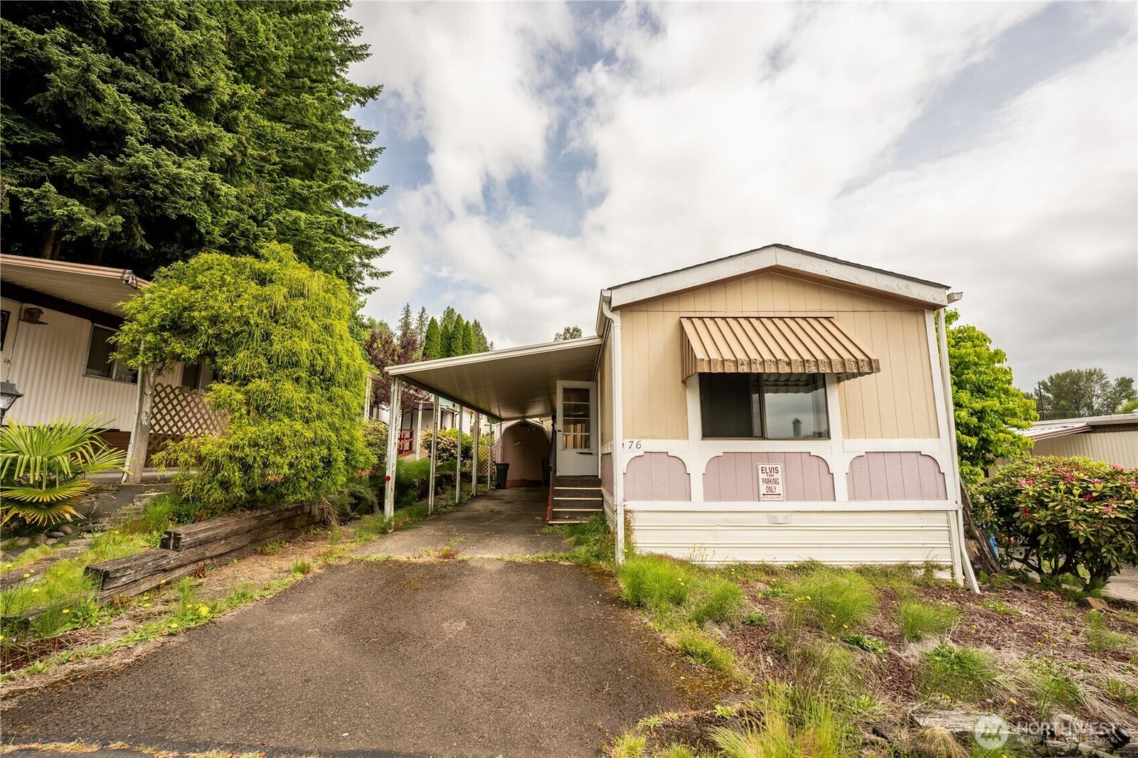 Property Photo: 1965 West Side Highway 76 WA 98626
