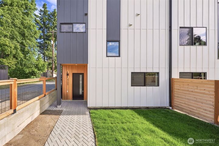 Property Photo:  4709 SW Hinds Street  WA 98116 