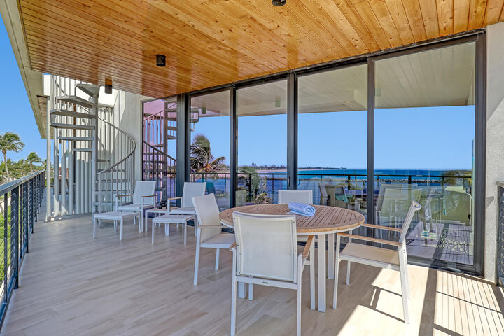 Property Photo: 106 Inlet Way 305 FL 33404