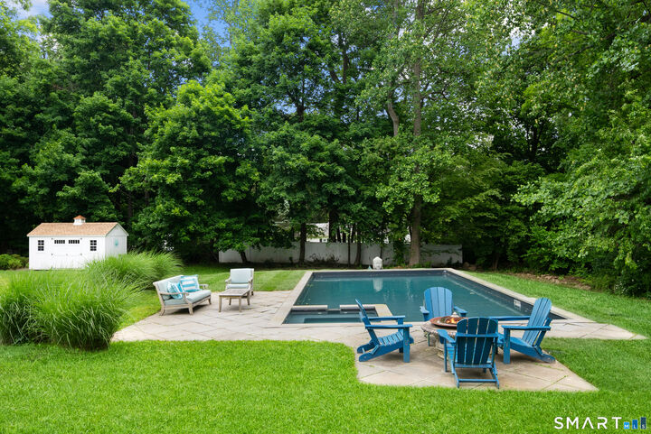 Property Photo:  22 Sturges Commons  CT 06880 