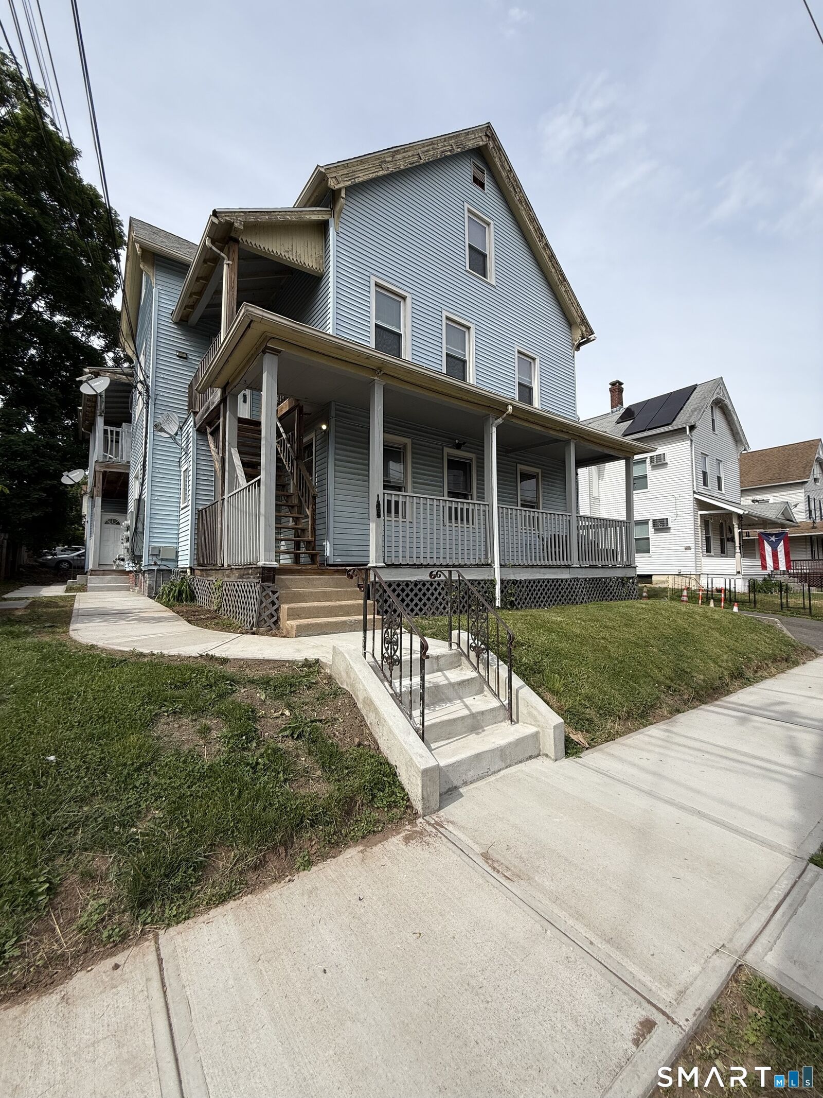 Property Photo:  125 Columbia Street 2ff  CT 06052 