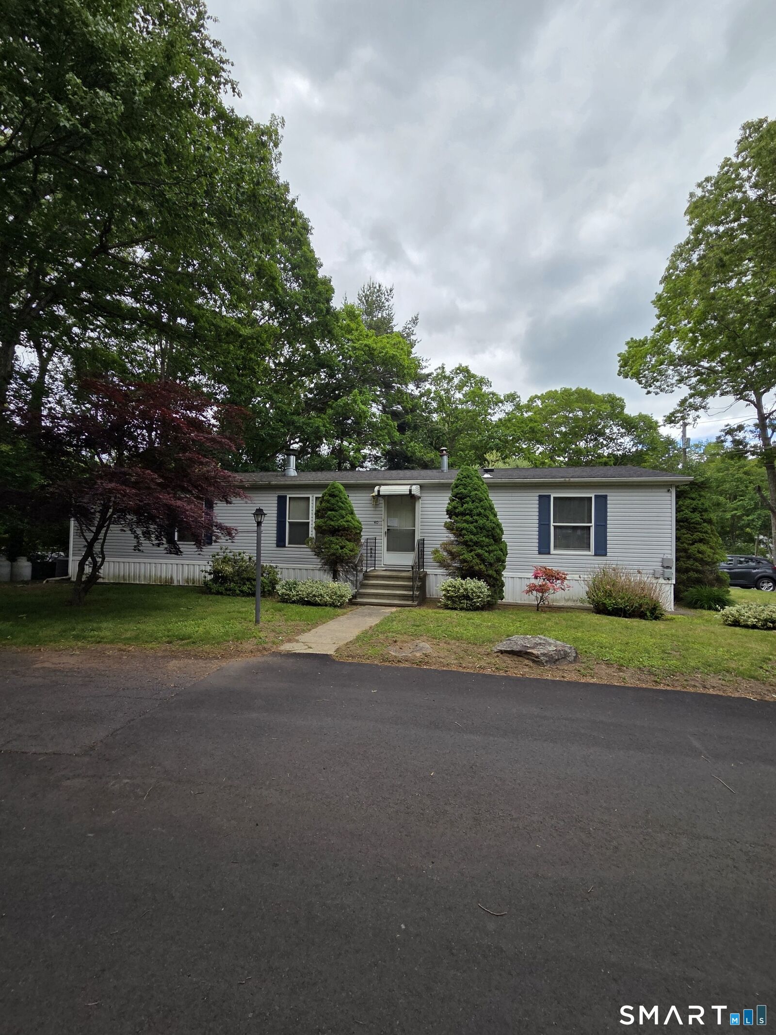 Property Photo: 40 Evergreen Park CT 06413