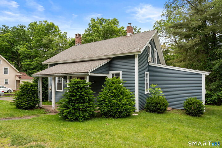 Property Photo:  264 Charter Oak Street  CT 06040 