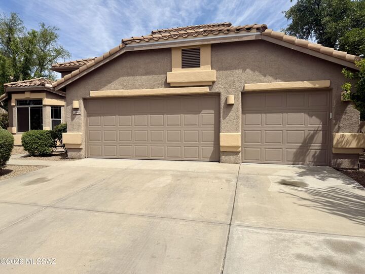 Property Photo:  13940 N Eddington Place  AZ 85755 