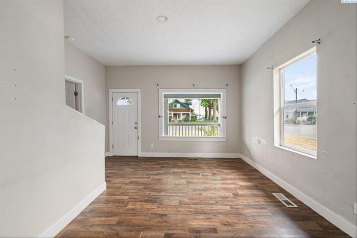 Property Photo:  1404 Grant Ave  WA 99350 